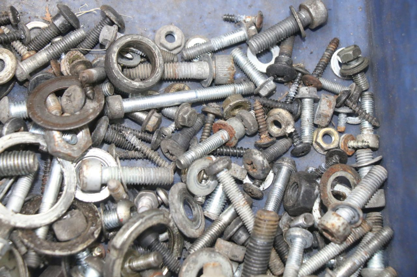 photo de ZAK SCHROEVEN EN BEVESTIGINGSMATERIAAL PIAGGIO VESPA GRANTURISMO 125 (2003 - 2007) - Zoom op gebruiksstaat