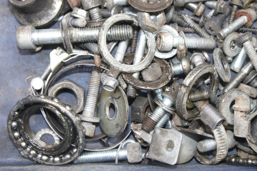 photo de ZAK SCHROEVEN EN BEVESTIGINGSMATERIAAL PIAGGIO VESPA GRANTURISMO 125 (2003 - 2007) - Andere kijkhoek