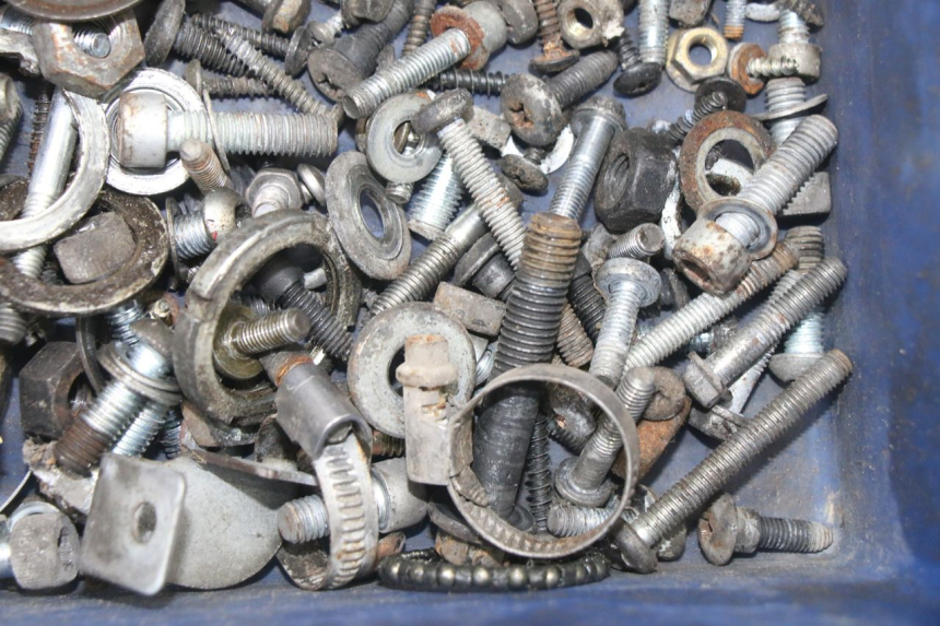 photo de ZAK SCHROEVEN EN BEVESTIGINGSMATERIAAL PIAGGIO VESPA GRANTURISMO 125 (2003 - 2007) - Technische close-up