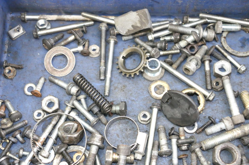 photo de ZAK SCHROEVEN EN BEVESTIGINGSMATERIAAL PIAGGIO VESPA GRANTURISMO 200 (2004 - 2005) - Detail van het onderdeel