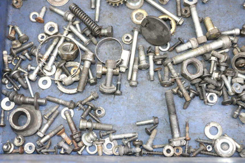 photo de ZAK SCHROEVEN EN BEVESTIGINGSMATERIAAL PIAGGIO VESPA GRANTURISMO 200 (2004 - 2005) - Zoom op gebruiksstaat