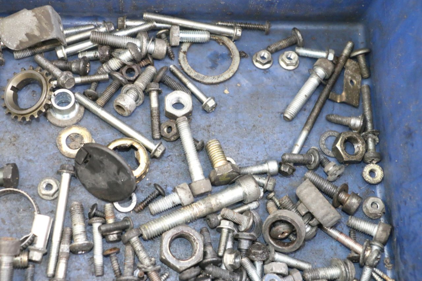 photo de ZAK SCHROEVEN EN BEVESTIGINGSMATERIAAL PIAGGIO VESPA GRANTURISMO 200 (2004 - 2005) - Technische close-up