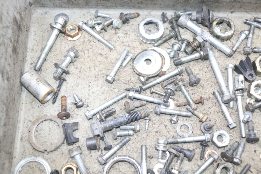 photo de ZAK SCHROEVEN EN BEVESTIGINGSMATERIAAL PIAGGIO VESPA LX 2T 50 (2005 - 2013) - Detail van het onderdeel