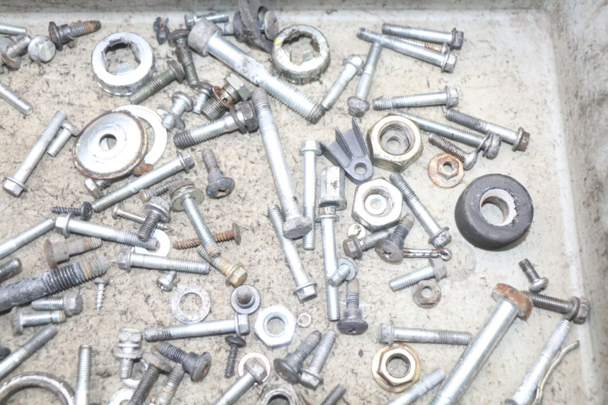 photo de ZAK SCHROEVEN EN BEVESTIGINGSMATERIAAL PIAGGIO VESPA LX 2T 50 (2005 - 2013) - Zoom op gebruiksstaat