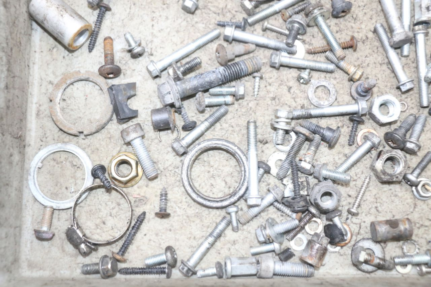 photo de ZAK SCHROEVEN EN BEVESTIGINGSMATERIAAL PIAGGIO VESPA LX 2T 50 (2005 - 2013) - Andere kijkhoek