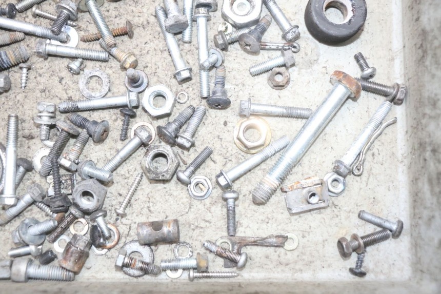 photo de ZAK SCHROEVEN EN BEVESTIGINGSMATERIAAL PIAGGIO VESPA LX 2T 50 (2005 - 2013) - Technische close-up