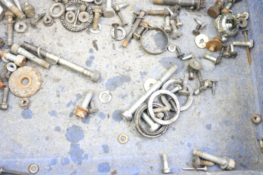 photo de ZAK SCHROEVEN EN BEVESTIGINGSMATERIAAL PIAGGIO VESPA LX 2T 50 (2005 - 2013) - Detail van het onderdeel