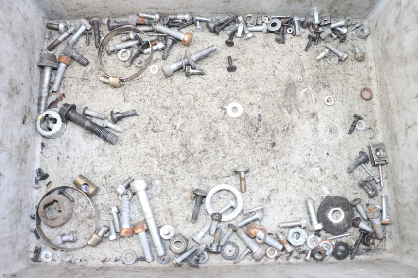 photo de ZAK SCHROEVEN EN BEVESTIGINGSMATERIAAL PIAGGIO VESPA LX IE 125 (2010 - 2012) - Hoofdaanzicht