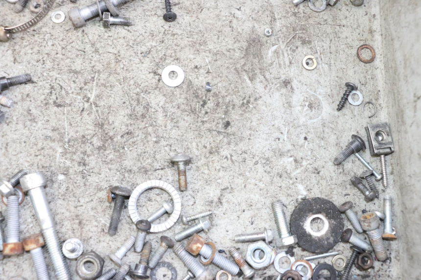 photo de ZAK SCHROEVEN EN BEVESTIGINGSMATERIAAL PIAGGIO VESPA LX IE 125 (2010 - 2012) - Zoom op gebruiksstaat