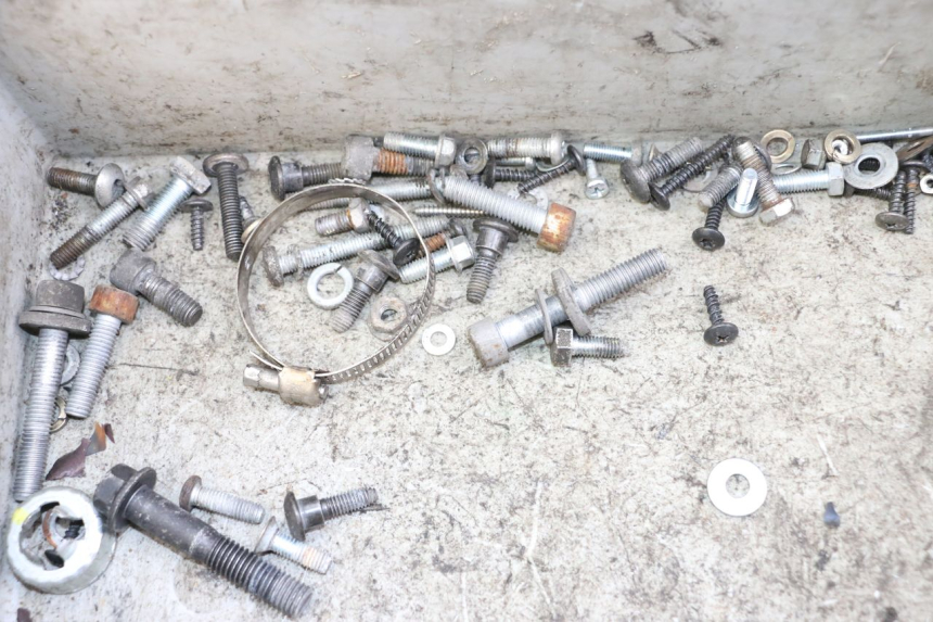 photo de ZAK SCHROEVEN EN BEVESTIGINGSMATERIAAL PIAGGIO VESPA LX IE 125 (2010 - 2012) - Andere kijkhoek