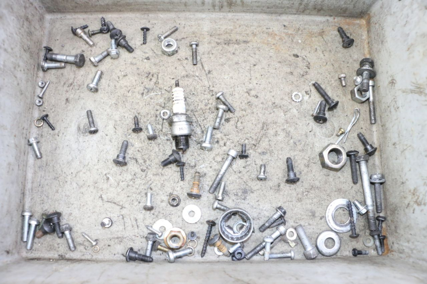 photo de ZAK SCHROEVEN EN BEVESTIGINGSMATERIAAL PIAGGIO ZIP 2T 50 (2009 - 2019) - Hoofdaanzicht