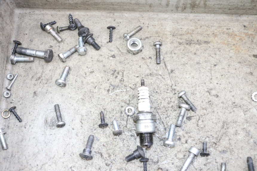 photo de ZAK SCHROEVEN EN BEVESTIGINGSMATERIAAL PIAGGIO ZIP 2T 50 (2009 - 2019) - Zoom op gebruiksstaat