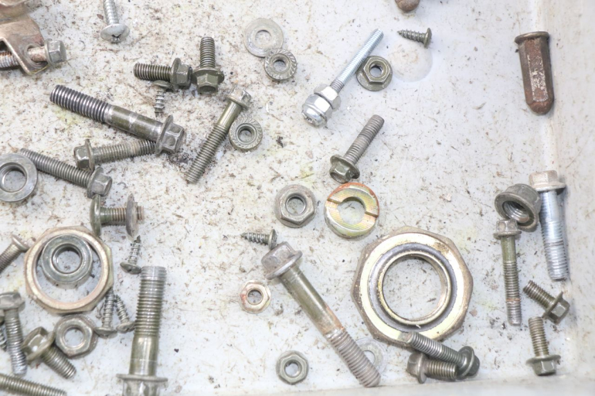 photo de ZAK SCHROEVEN EN BEVESTIGINGSMATERIAAL VASTRO R-ONE 4T 50 (2014 - 2022) - Zoom op gebruiksstaat