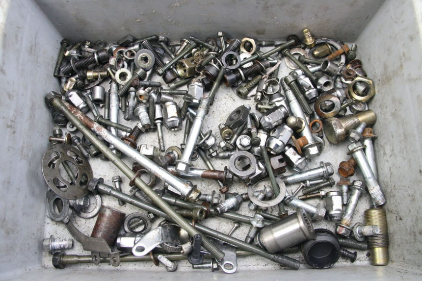 photo de ZAK SCHROEVEN EN BEVESTIGINGSMATERIAAL SPY RACING F3 350 (2015 - 2022) - Detail van het onderdeel