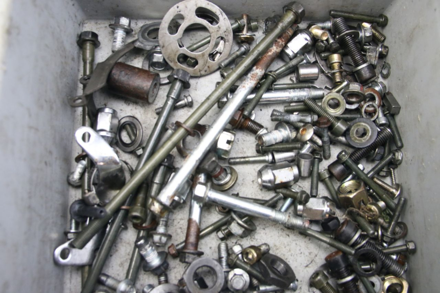 photo de ZAK SCHROEVEN EN BEVESTIGINGSMATERIAAL SPY RACING F3 350 (2015 - 2022) - Zoom op gebruiksstaat