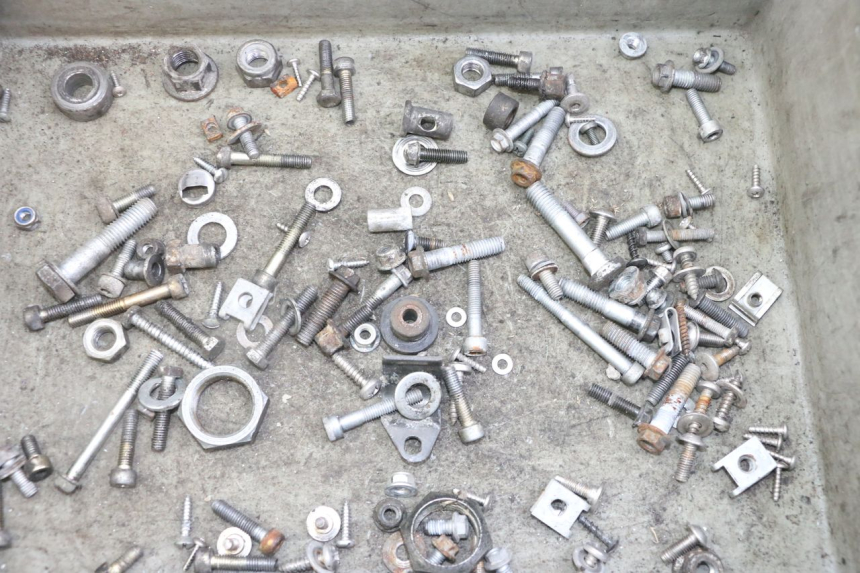 photo de ZAK SCHROEVEN EN BEVESTIGINGSMATERIAAL APRILIA RALLY AC 50 (1995 - 2004) - Detail van het onderdeel