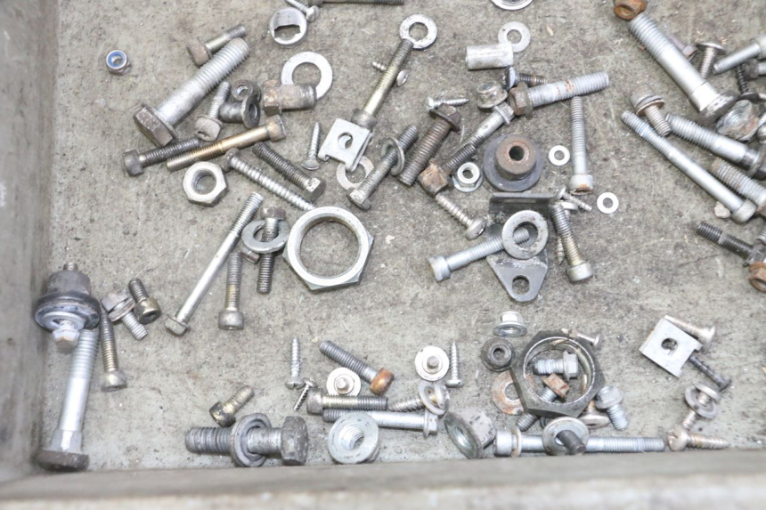 photo de ZAK SCHROEVEN EN BEVESTIGINGSMATERIAAL APRILIA RALLY AC 50 (1995 - 2004) - Zoom op gebruiksstaat