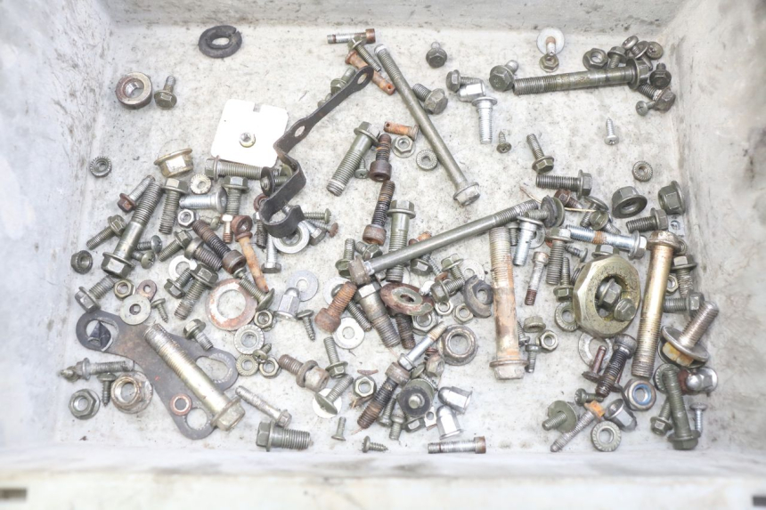 photo de ZAK SCHROEVEN EN BEVESTIGINGSMATERIAAL YAMASAKI RAPTOR 50 (2013 - 2018) - Hoofdaanzicht