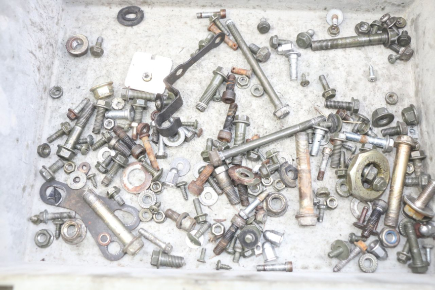 photo de ZAK SCHROEVEN EN BEVESTIGINGSMATERIAAL YAMASAKI RAPTOR 50 (2013 - 2018) - Detail van het onderdeel