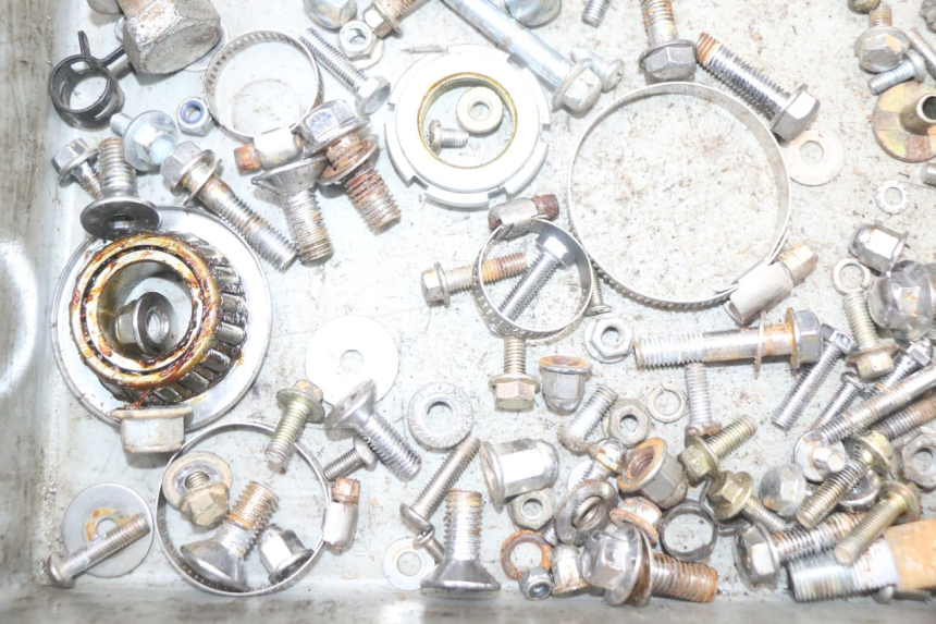 photo de ZAK SCHROEVEN EN BEVESTIGINGSMATERIAAL REGAL RAPTOR SPYDER 125 (2010 - 2018) - Andere kijkhoek