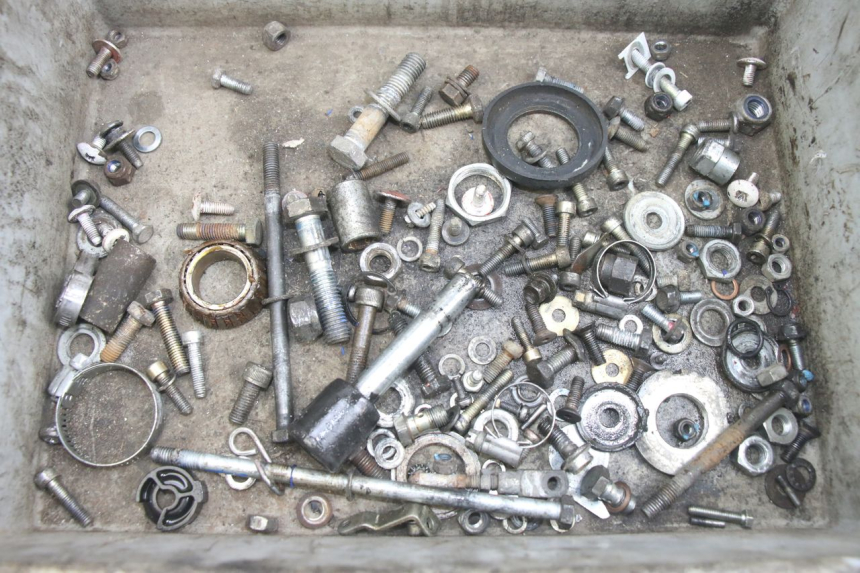 photo de ZAK SCHROEVEN EN BEVESTIGINGSMATERIAAL GILERA RK 50 (1996 - 1999) - Hoofdaanzicht