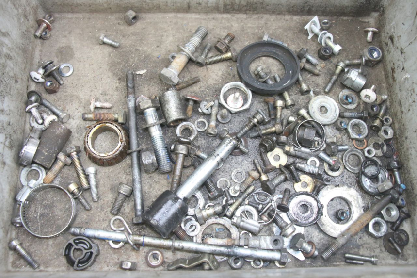 photo de ZAK SCHROEVEN EN BEVESTIGINGSMATERIAAL GILERA RK 50 (1996 - 1999) - Detail van het onderdeel