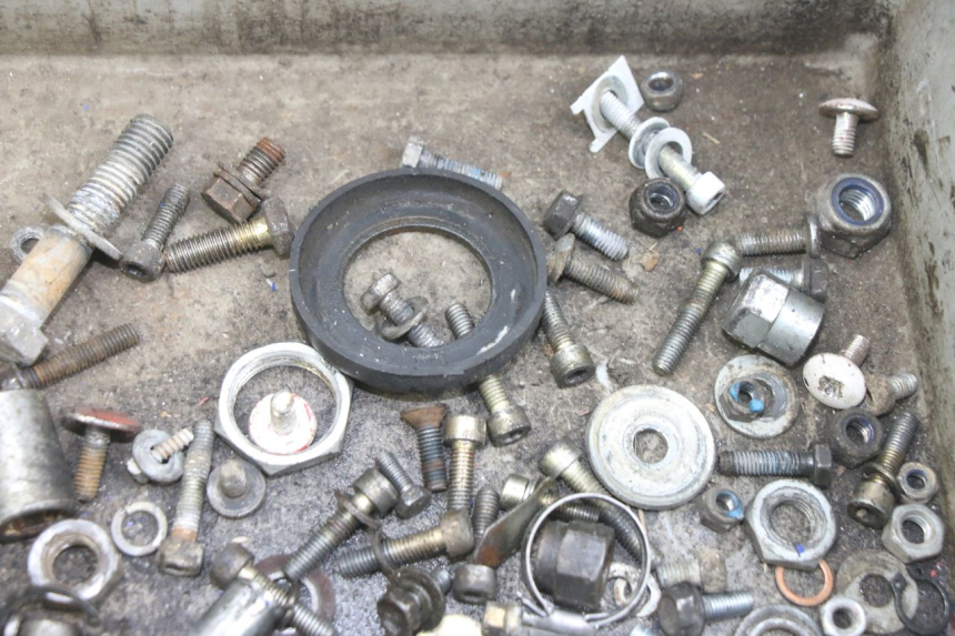 photo de ZAK SCHROEVEN EN BEVESTIGINGSMATERIAAL GILERA RK 50 (1996 - 1999) - Andere kijkhoek