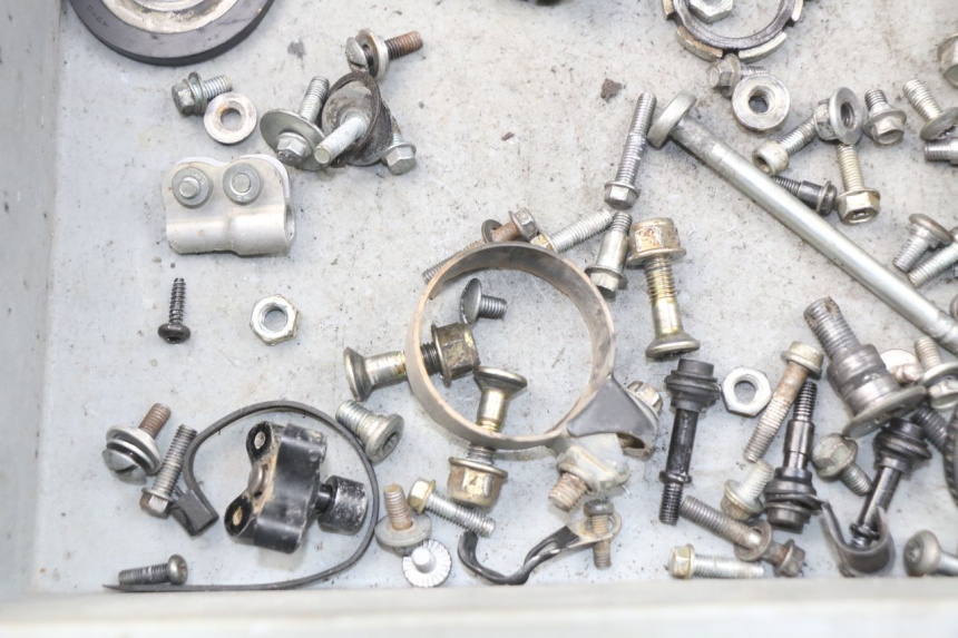 photo de ZAK SCHROEVEN EN BEVESTIGINGSMATERIAAL SUZUKI RMZ RM-Z 450 (2008 - 2011) - Andere kijkhoek