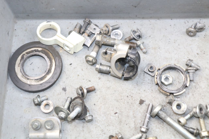 photo de ZAK SCHROEVEN EN BEVESTIGINGSMATERIAAL SUZUKI RMZ RM-Z 450 (2008 - 2011) - Technische close-up