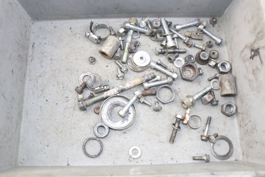 photo de ZAK SCHROEVEN EN BEVESTIGINGSMATERIAAL RIEJU RR 50 (1998 - 2007) - Hoofdaanzicht