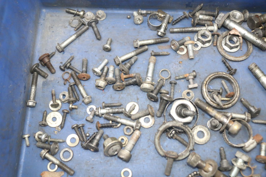 photo de ZAK SCHROEVEN EN BEVESTIGINGSMATERIAAL GILERA RUNNER LC 50 (1997 - 1998) - Detail van het onderdeel