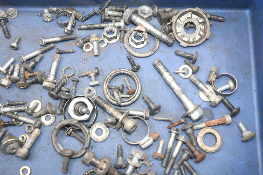 photo de ZAK SCHROEVEN EN BEVESTIGINGSMATERIAAL GILERA RUNNER LC 50 (1997 - 1998) - Zoom op gebruiksstaat