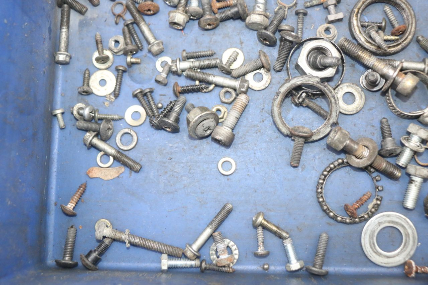 photo de ZAK SCHROEVEN EN BEVESTIGINGSMATERIAAL GILERA RUNNER LC 50 (1997 - 1998) - Andere kijkhoek