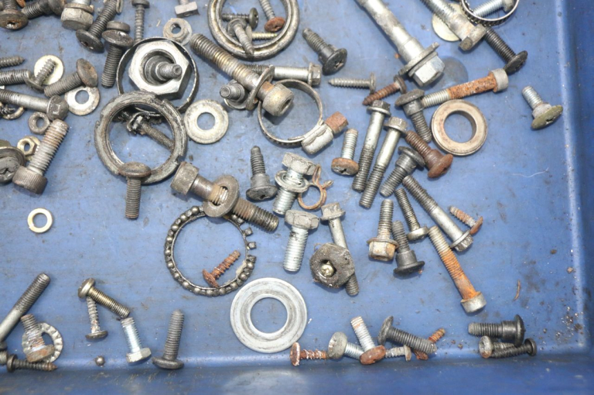 photo de ZAK SCHROEVEN EN BEVESTIGINGSMATERIAAL GILERA RUNNER LC 50 (1997 - 1998) - Technische close-up