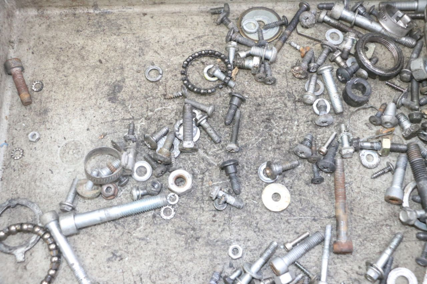 photo de ZAK SCHROEVEN EN BEVESTIGINGSMATERIAAL GILERA RUNNER SL 50 (2006 - 2009) - Detail van het onderdeel