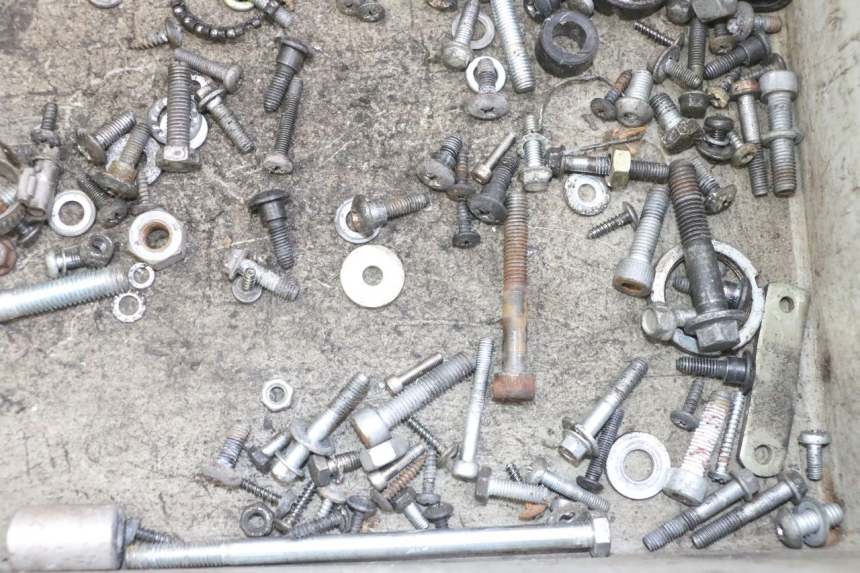 photo de ZAK SCHROEVEN EN BEVESTIGINGSMATERIAAL GILERA RUNNER SL 50 (2006 - 2009) - Zoom op gebruiksstaat