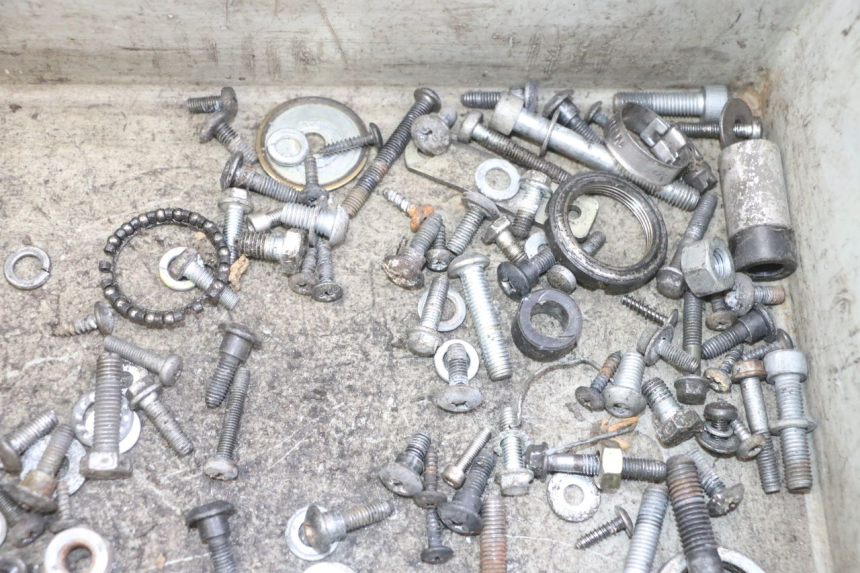 photo de ZAK SCHROEVEN EN BEVESTIGINGSMATERIAAL GILERA RUNNER SL 50 (2006 - 2009) - Andere kijkhoek