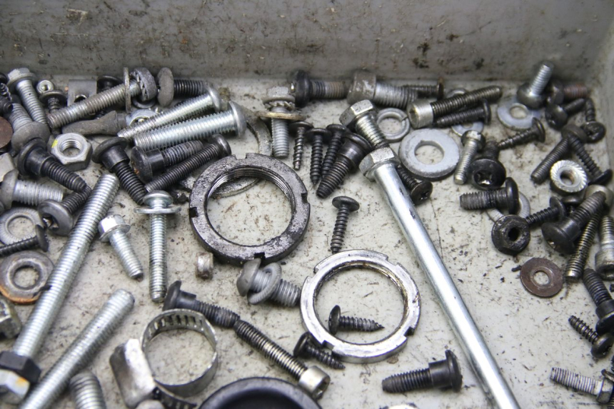 photo de ZAK SCHROEVEN EN BEVESTIGINGSMATERIAAL GILERA RUNNER SP 50 (2009 - 2017) - Technische close-up