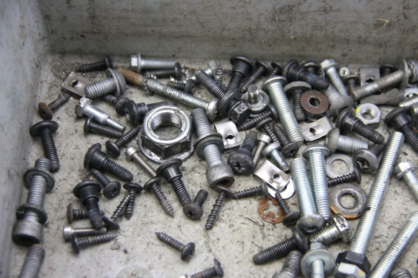 photo de ZAK SCHROEVEN EN BEVESTIGINGSMATERIAAL GILERA RUNNER SP 50 (2009 - 2017) - Overzicht