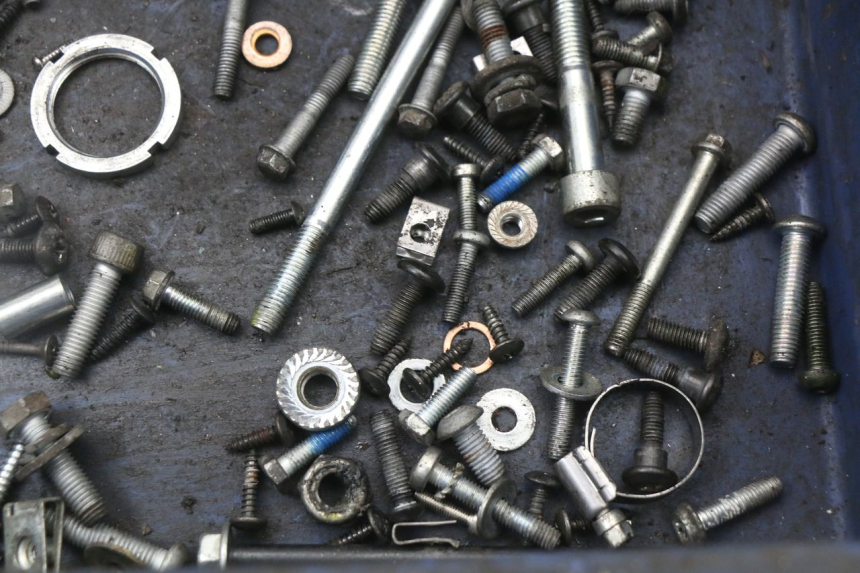 photo de ZAK SCHROEVEN EN BEVESTIGINGSMATERIAAL GILERA RUNNER SP 50 (2009 - 2017) - Zoom op gebruiksstaat