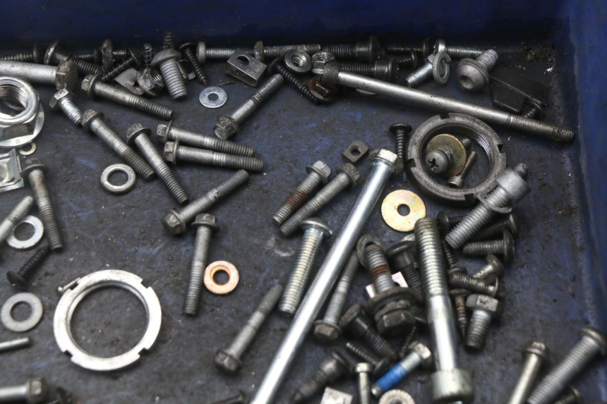 photo de ZAK SCHROEVEN EN BEVESTIGINGSMATERIAAL GILERA RUNNER SP 50 (2009 - 2017) - Andere kijkhoek