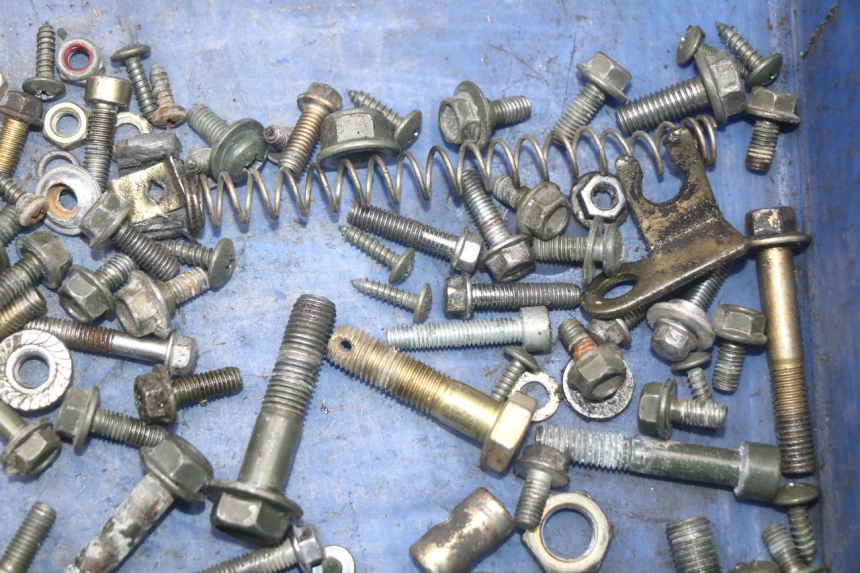 photo de ZAK SCHROEVEN EN BEVESTIGINGSMATERIAAL KEEWAY RY6 2T 50 (2011 - 2019) - Zoom op gebruiksstaat