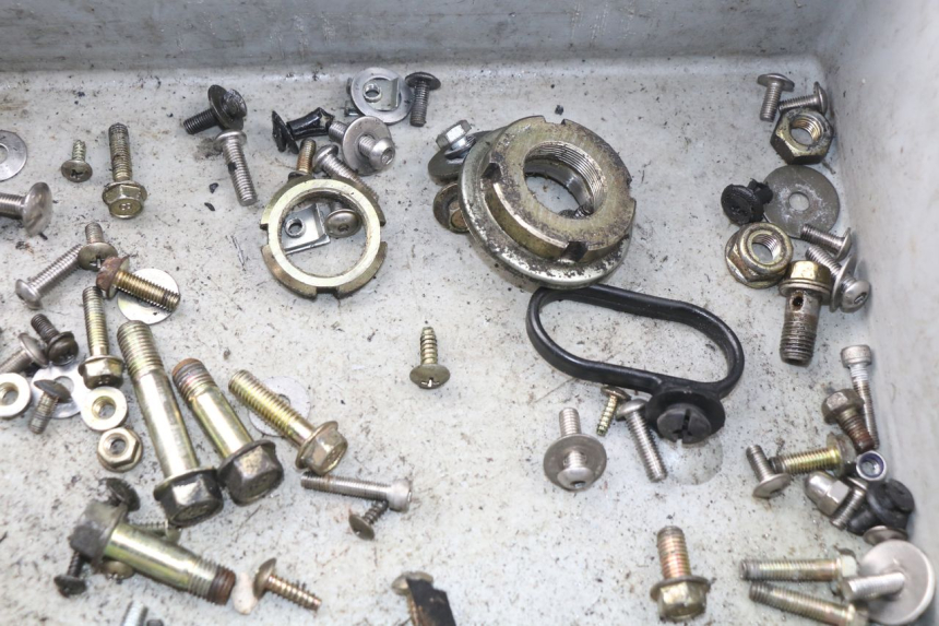 photo de ZAK SCHROEVEN EN BEVESTIGINGSMATERIAAL DAELIM S2 FI 125 (2008 - 2017) - Andere kijkhoek