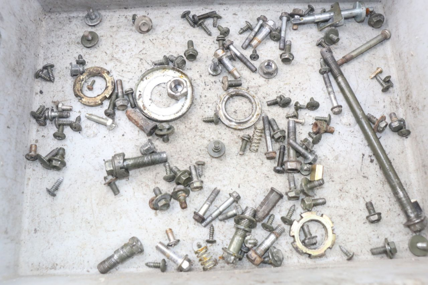 photo de ZAK SCHROEVEN EN BEVESTIGINGSMATERIAAL DAELIM S4 50 (2010 - 2015) - Detail van het onderdeel