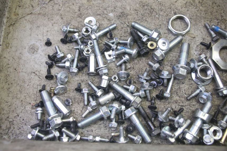 photo de ZAK SCHROEVEN EN BEVESTIGINGSMATERIAAL JM MOTORS SANTANA EVO 50 (2024 - 2026) - Hoofdaanzicht