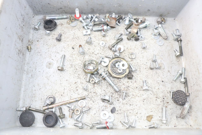 photo de ZAK SCHROEVEN EN BEVESTIGINGSMATERIAAL JM MOTORS SANTANA 50 (2014 - 2023) - Hoofdaanzicht