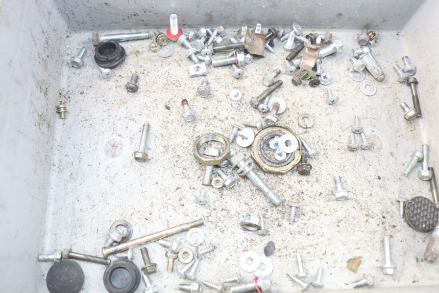 photo de ZAK SCHROEVEN EN BEVESTIGINGSMATERIAAL JM MOTORS SANTANA 50 (2014 - 2023) - Detail van het onderdeel