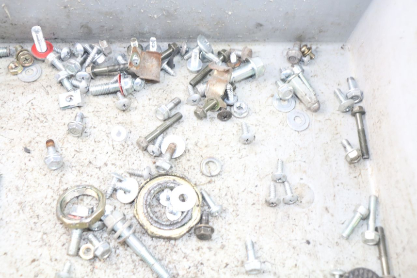 photo de ZAK SCHROEVEN EN BEVESTIGINGSMATERIAAL JM MOTORS SANTANA 50 (2014 - 2023) - Andere kijkhoek