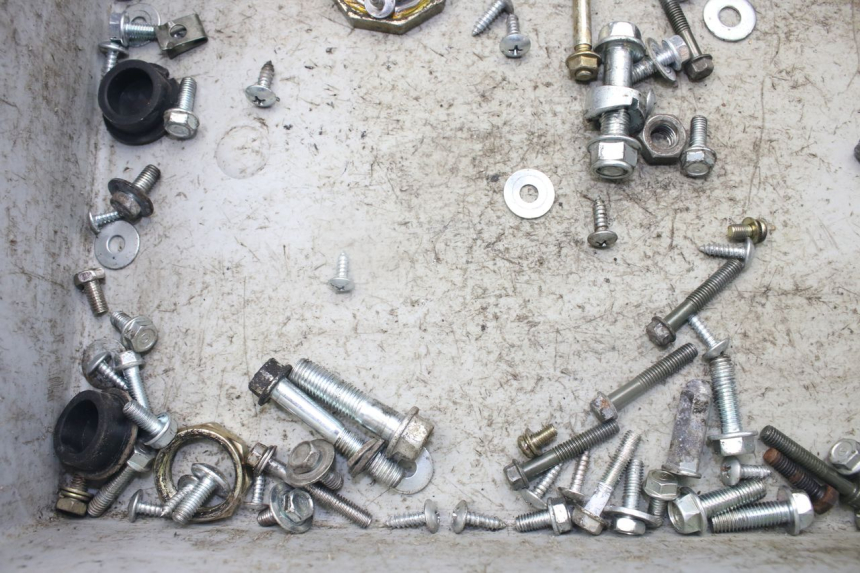 photo de ZAK SCHROEVEN EN BEVESTIGINGSMATERIAAL JM MOTORS SANTANA 50 (2014 - 2023) - Detail van het onderdeel