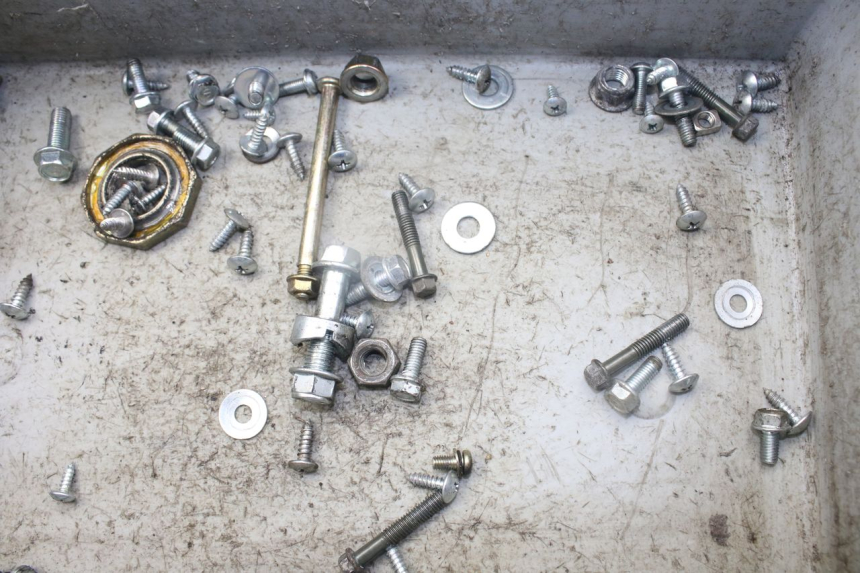 photo de ZAK SCHROEVEN EN BEVESTIGINGSMATERIAAL JM MOTORS SANTANA 50 (2014 - 2023) - Andere kijkhoek